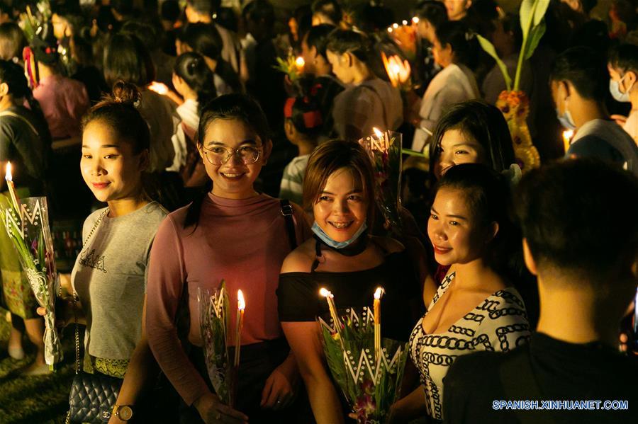 LAOS-VIENTIAN-FESTIVAL THAT LUANG