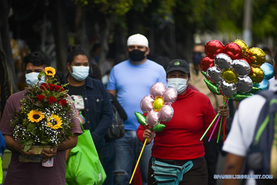 EL SALVADOR-SAN SALVADOR-COVID19-DIA DE LOS FIELES DIFUNTOS