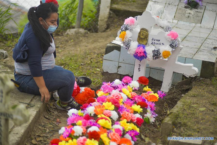 EL SALVADOR-SAN SALVADOR-COVID19-DIA DE LOS FIELES DIFUNTOS