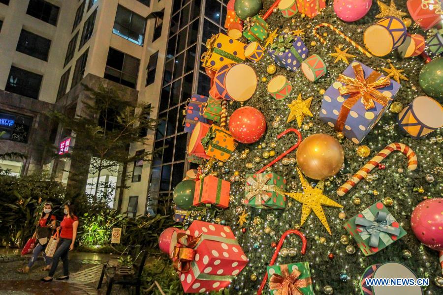 Exhibición navideña en un centro comercial en Manila, Filipinas