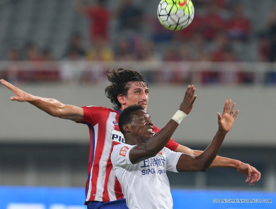 El equipo español visitante Atlético de Madrid venció hoy 3-0 al Shanghai SIPG de la Súper Liga China en su cuatro encuentro de preparación de este verano y en el que hizo su debut con el club español el futbolista chino Xu Xin.