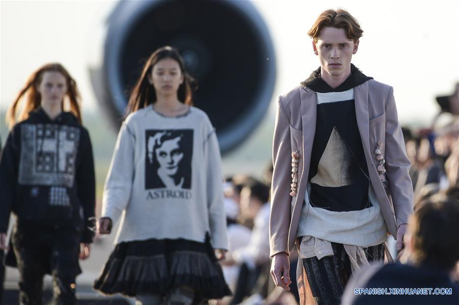 (1)FINLANDIA-HELSINKI-MODA-DESFILE