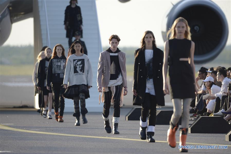 (2)FINLANDIA-HELSINKI-MODA-DESFILE