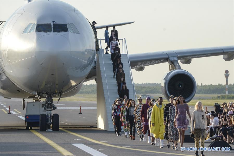 (3)FINLANDIA-HELSINKI-MODA-DESFILE