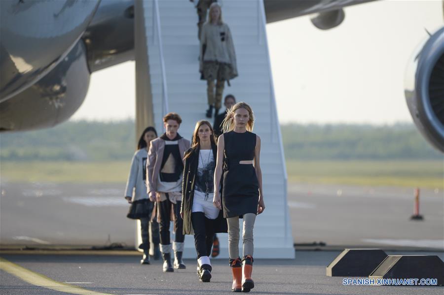 (8)FINLANDIA-HELSINKI-MODA-DESFILE