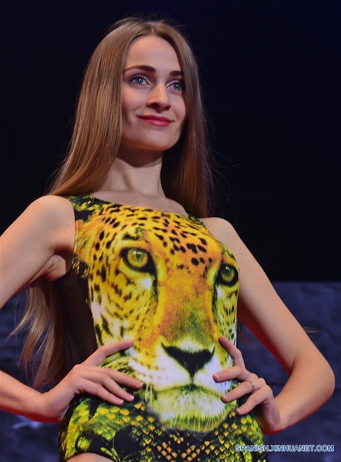 (6)CHINA-LIAONING-MODA-DESFILE