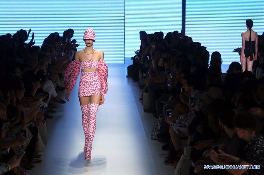 (17)BRASIL-SAO PAULO-MODA-SEMANA MODA
