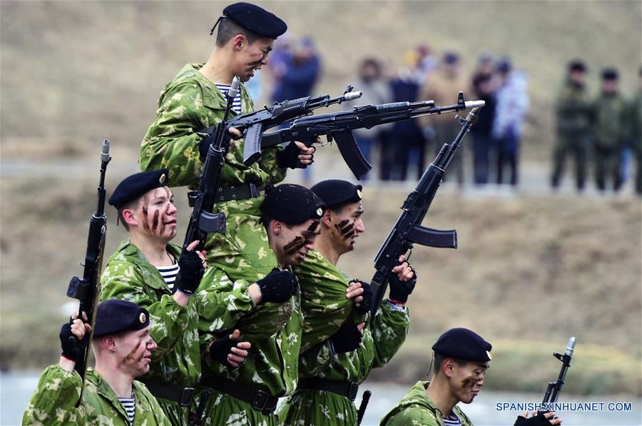 (1)RUSIA-VLADIVOSTOK-MILITARES-ANIVERSARIO