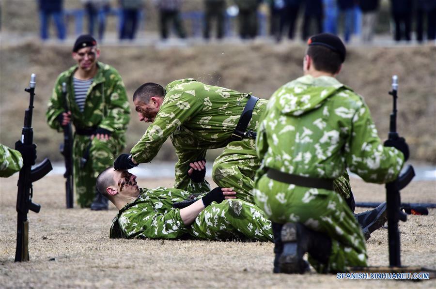 (2)RUSIA-VLADIVOSTOK-MILITARES-ANIVERSARIO