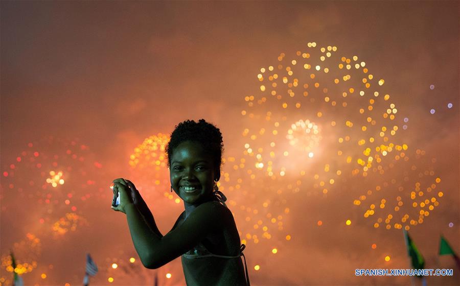 (3)BRASIL-RIO DE JANEIRO-SOCIEDAD-AÑO NUEVO