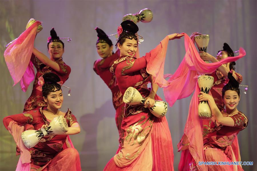 (6)COLOMBIA-ZIPAQUIRA-CHINA-CULTURA-EVENTO