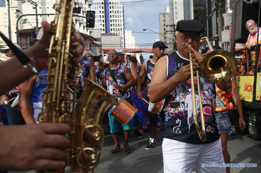 (6)BRASIL-SAO PAULO-SOCIEDAD-CARNAVAL