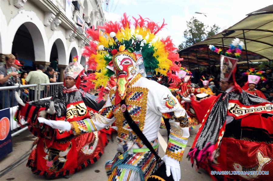 (3)BOLIVIA-ORURO-SOCIEDAD-CARNAVAL