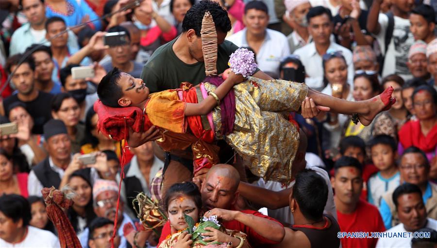(3)NEPAL-KATMANDU-SOCIEDAD-FESTIVAL
