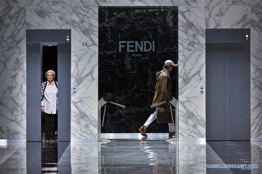 (3)ITALIA-MILAN-MODA-SEMANA MODA