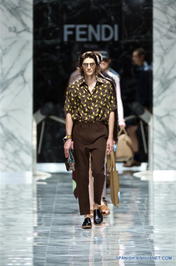 (7)ITALIA-MILAN-MODA-SEMANA MODA