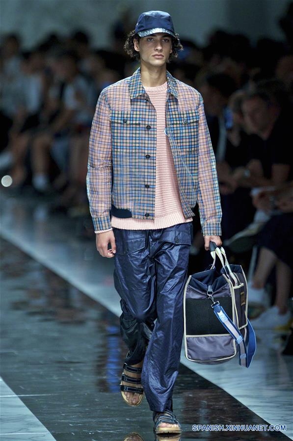 (9)ITALIA-MILAN-MODA-SEMANA MODA