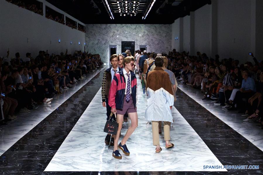 (12)ITALIA-MILAN-MODA-SEMANA MODA