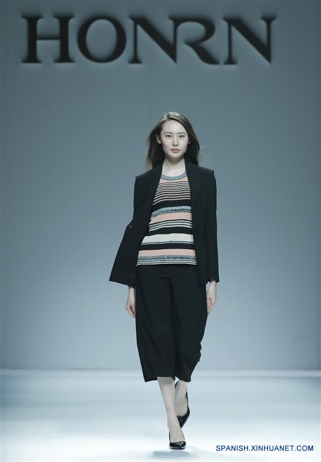 (2)CHINA-BEIJING-MODA-SEMANA MODA