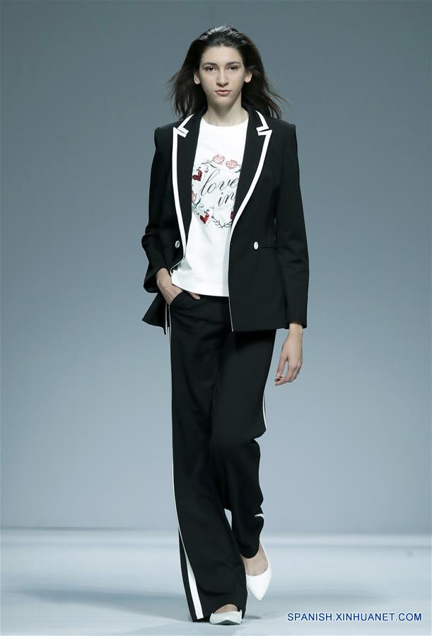 (4)CHINA-BEIJING-MODA-SEMANA MODA
