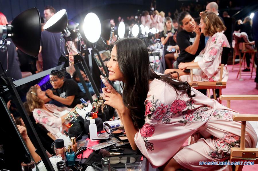 (2)CHINA-SHANGHAI-MODA-EVENTO