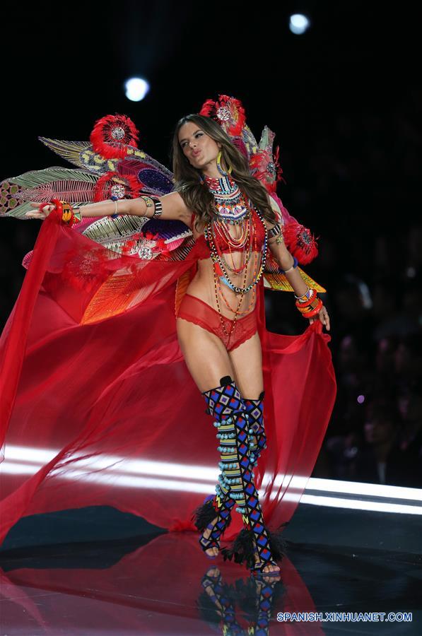 (16)CHINA-SHANGHAI-MODA-EVENTO