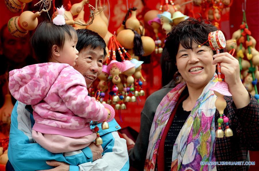 (4)CHINA-SHAANXI-FERIA-TEMPLO