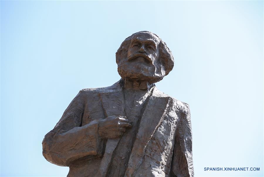 (2)ALEMANIA-TRIER-CHINA-ESTATUA-KARL MARX-DEVELACION