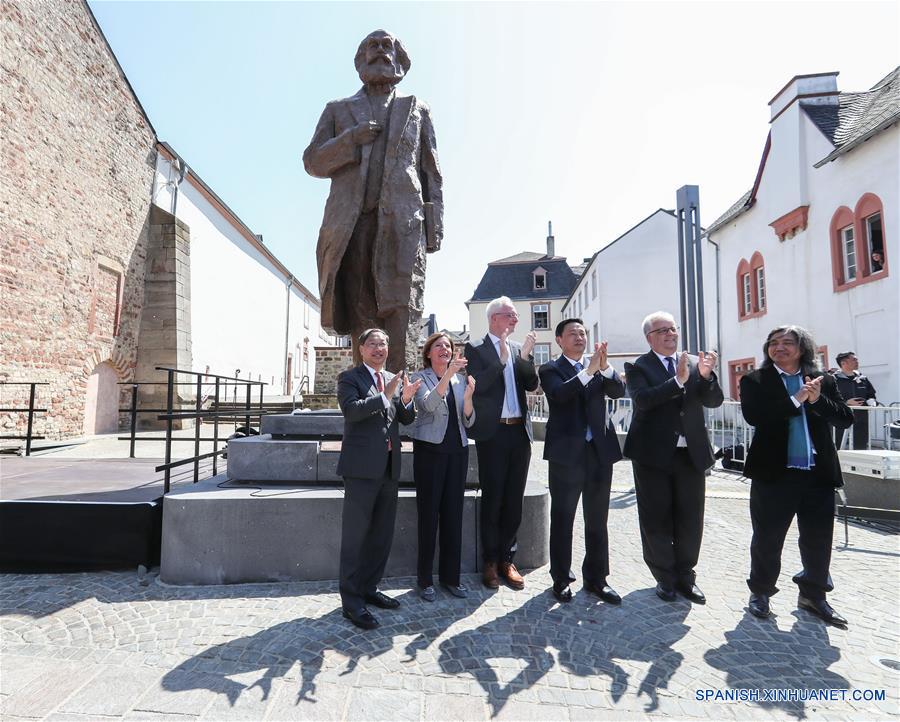 (3)ALEMANIA-TRIER-CHINA-ESTATUA-KARL MARX-DEVELACION