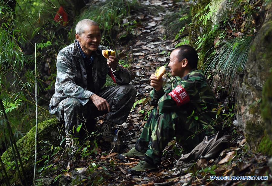 (3)CHINA-CHONGQING-BOSQUE-PROTECCION-GUARDABOSQUES