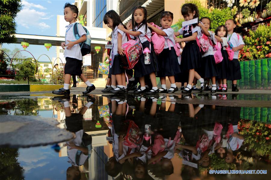 (1)FILIPINAS-QUEZON-PRIMER DIA DE CLASES