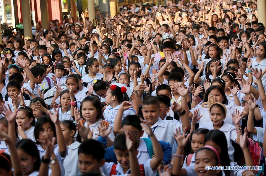 (3)FILIPINAS-QUEZON-PRIMER DIA DE CLASES