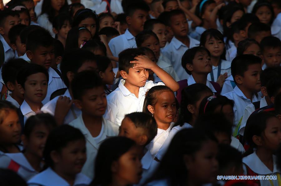 (4)FILIPINAS-QUEZON-PRIMER DIA DE CLASES