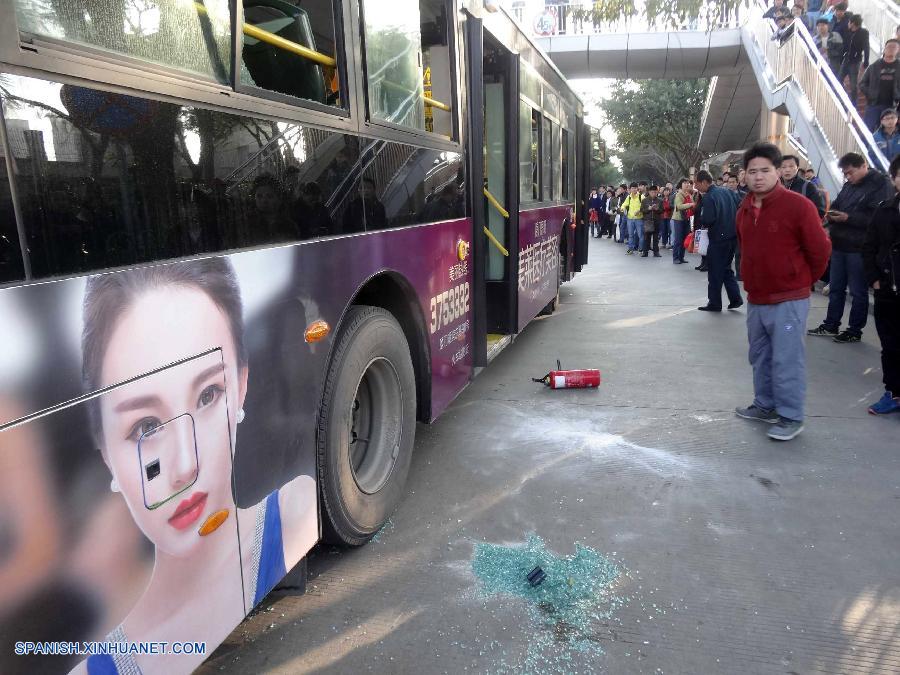 Un sospechoso fue arrestado después de que un incendio ocurrido en un autobús dejara varios pasajeros heridos hoy jueves por la mañana en la provincia oriental china de Fujian, informó la policía local.