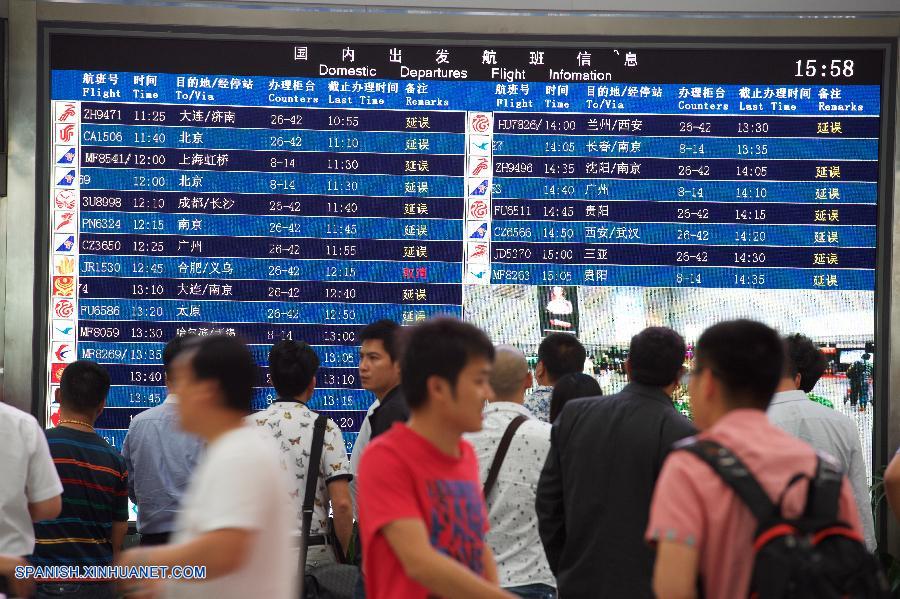 Un avión de pasajeros se salió de la pista cuando se disponía a despegar en la provincia suroriental china de Fujian hoy domingo al mediodía, informaron las autoridades locales.