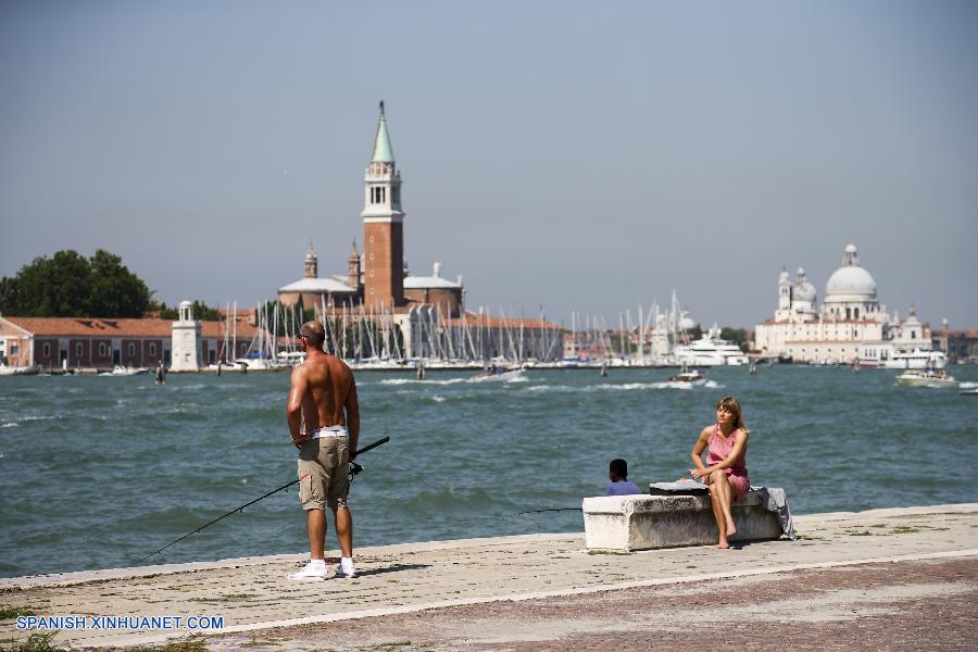 La Organización Meteorológica Mundial (OMM) advirtió hoy que muchas partes de Europa tendrán calor elevado o sumamente elevado durante los días próximos.