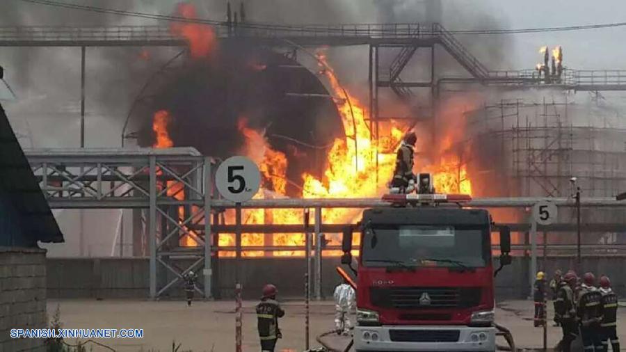 Un incendio que se produjo hoy jueves en una fábrica petroquímica de la provincia oriental china de Shandong ha quedado controlado y no se han registrado víctimas hasta el momento, según informaron los bomberos locales.