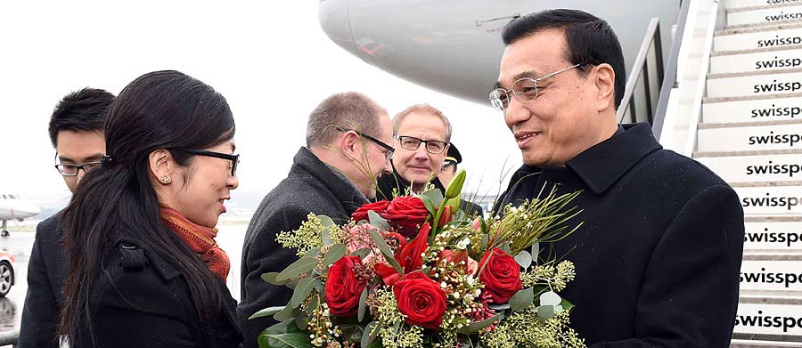 PM chino llega a Suiza para asistir a foro de Davos y realizar visita de trabajo