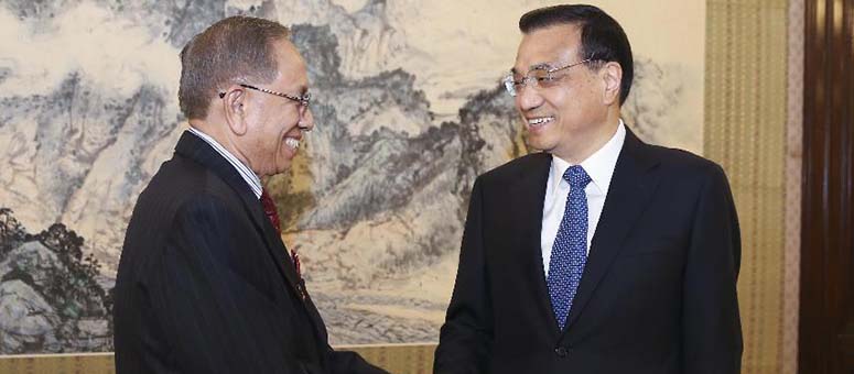 Primer ministro chino insta a desarrollar cooperación industrial con Malasia