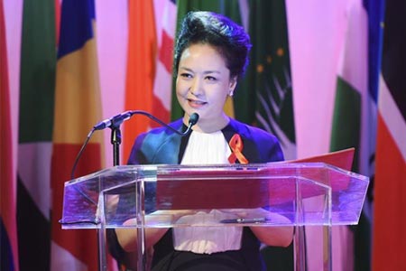 Primera dama china asiste a actividad  anti SIDA en Sudáfrica