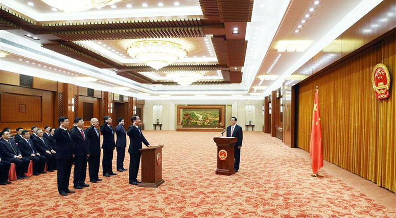 Enfoque de China: Legislatura china introduce ceremonia de juramento para nuevos funcionarios