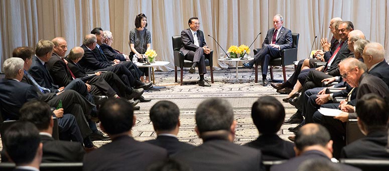 RESUMEN: Premier chino aborda con "pesos pesados" de EEUU relaciones bilaterales 
y asuntos de interés común