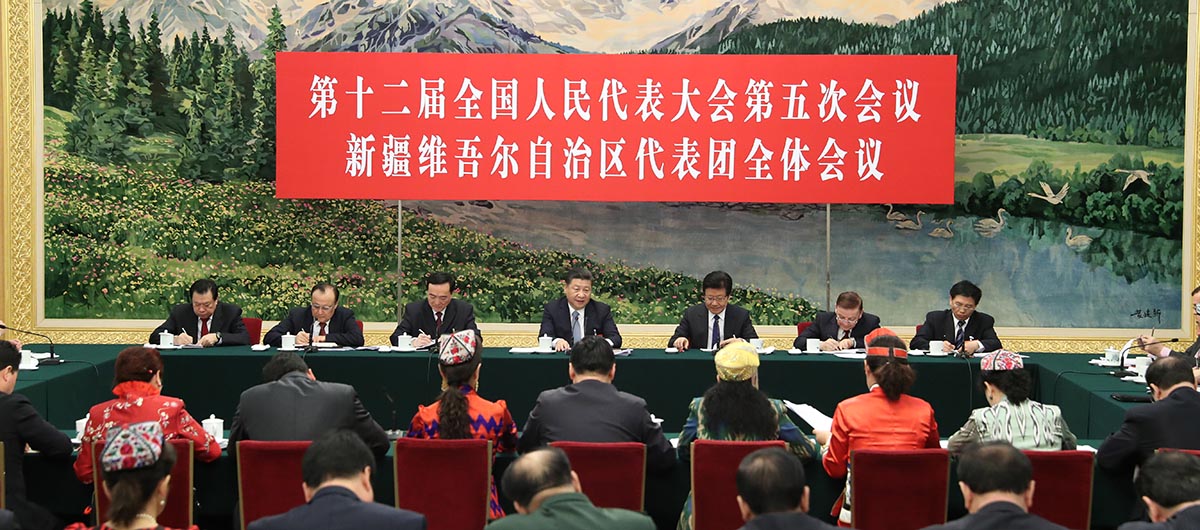 Presidente chino pide construcción de una "gran muralla de hierro" para 
estabilidad social en Xinjiang
