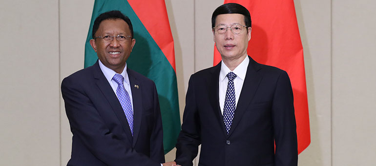 Viceprimer ministro chino se reúne con líderes extranjeros en Foro de Boao