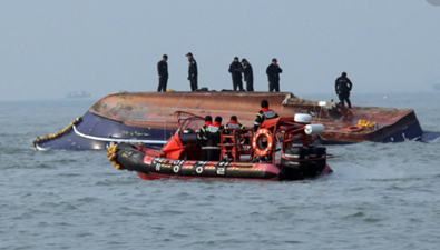 韩国仁川近海发生船只相撞事故 13死2失踪