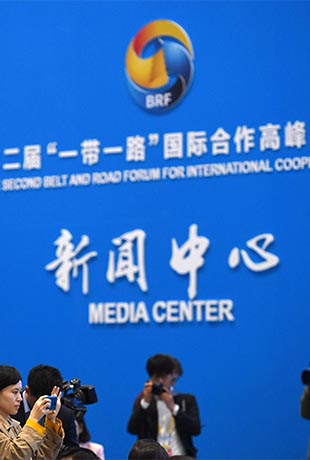 Medios de comunicación se reúnen para reportar la ceremonia inaugural del II Foro de la Franja y la Ruta para la Cooperación Internacional