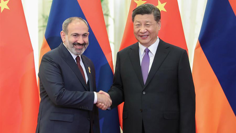 Xi se reúne con primer ministro de Armenia