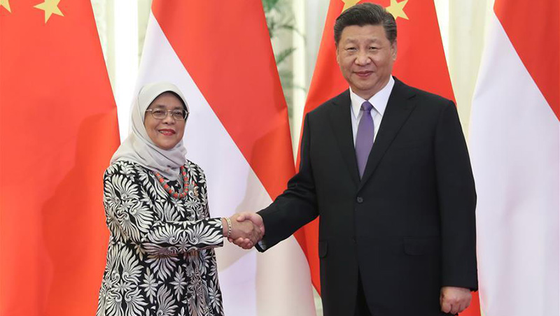 Xi se re&uacute;ne con presidenta de Singapur