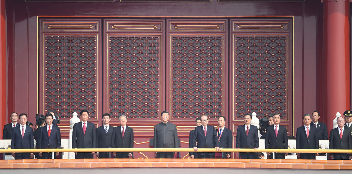 Xi Jinping sube a la Tribuna de Tian'anmen para asistir a celebraciones del Día Nacional