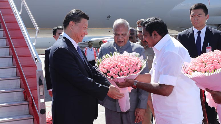 Presidente de China llega a la India para reunión informal con primer ministro indio